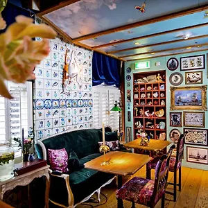 Rosalia's Menagerie Cocktail Bar & Innupstairs 3* Ámsterdam